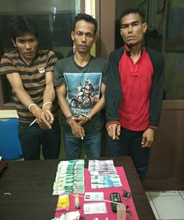 Polres Meranti Gerebek Rumah yang Diduga Tempat Pesta Narkoba, Tiga Orang Pria Ditangkap