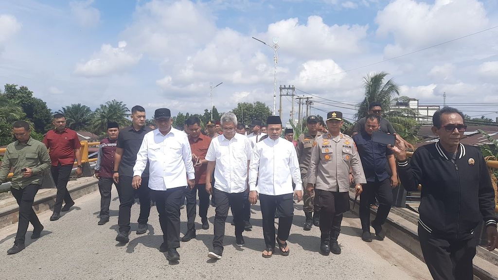 Gubernur Riau Tinjau Jembatan Sungai Rokan dan Infrastruktur di Rokan Hulu