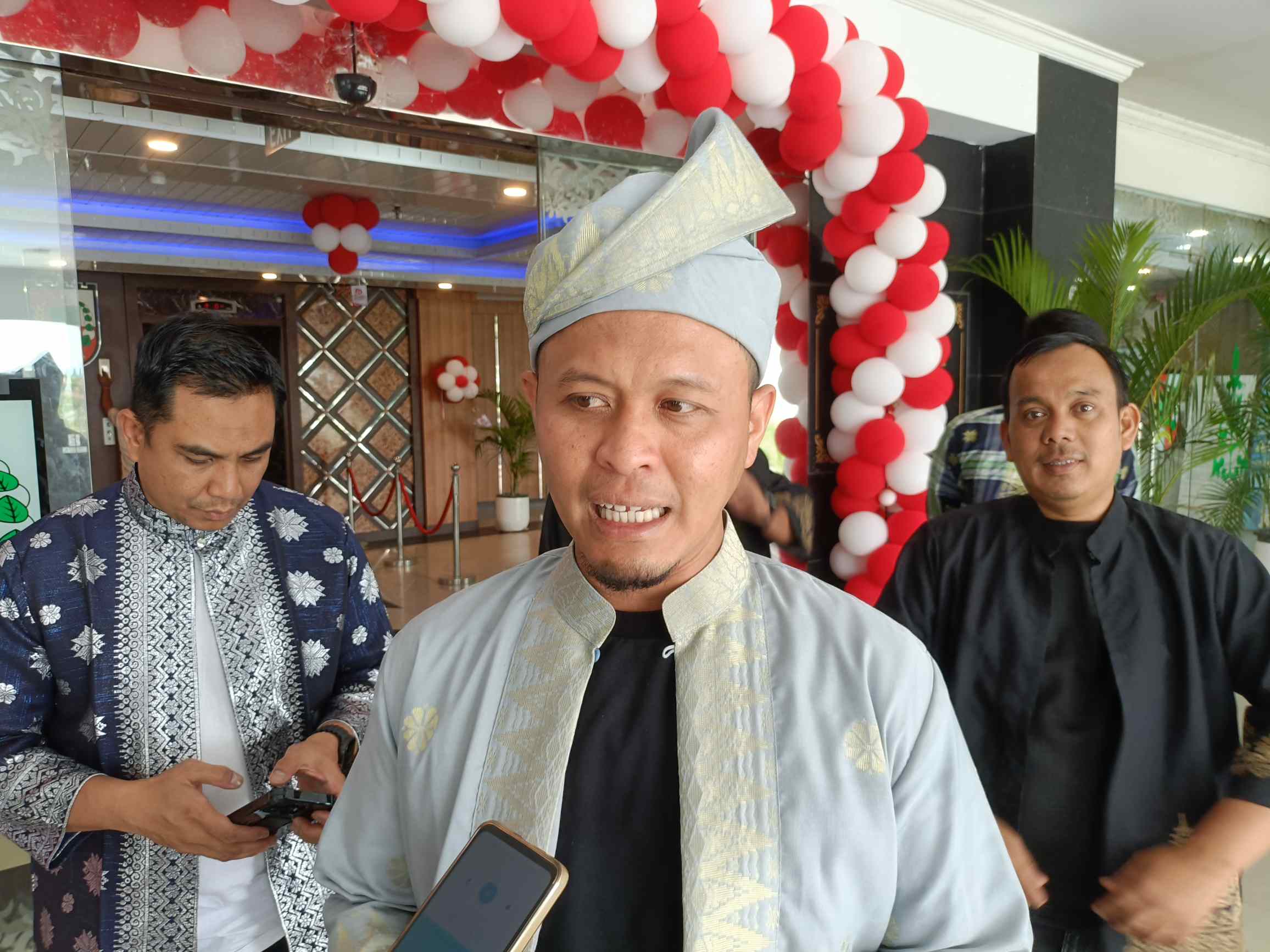 Tonjolkan Budaya, Wako Pekanbaru Minta Pegawai Gunakan Outer Melayu Setiap Kamis