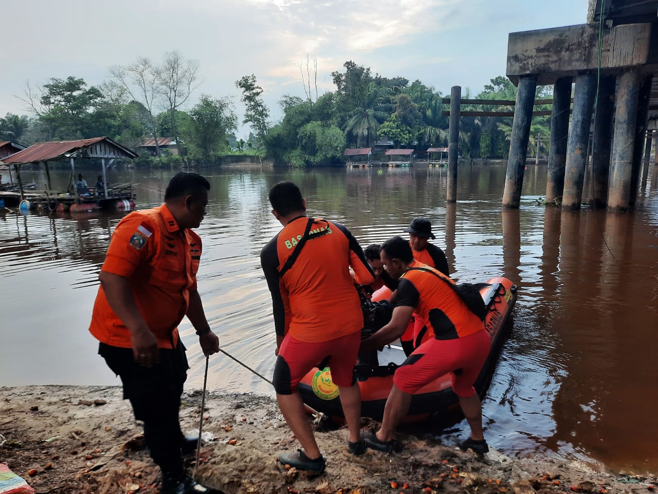 Pemuda yang Loncat dari Jembatan Siak II Dalam Pencarian SAR Pekanbaru