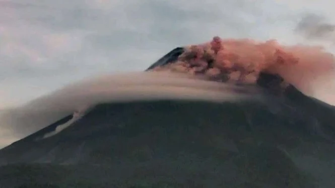 Gunung Merapi Luncurkan Awan Panas Sejauh 1.900 Meter