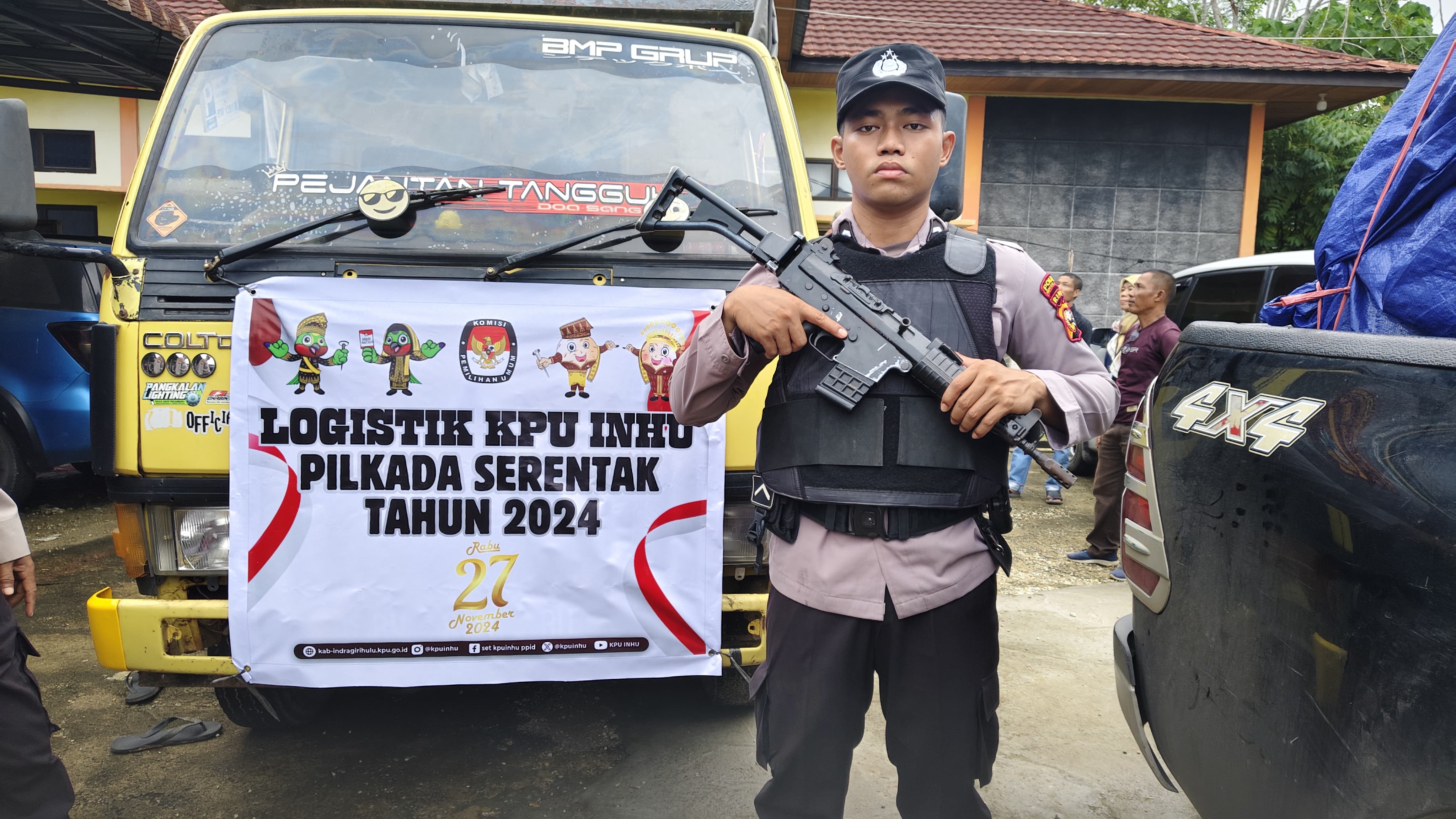 Polisi Bersenjata Kawal Logistik Pilkada ke Empat Kecamatan, Ini Pesan Kapolres Inhu