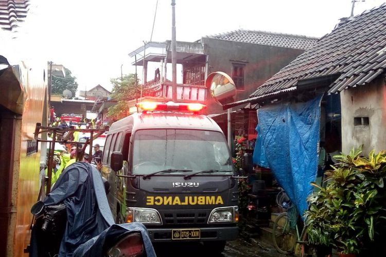 Viral Pengemudi Halangi Jalur Ambulans, Ini Aturan yang Benar