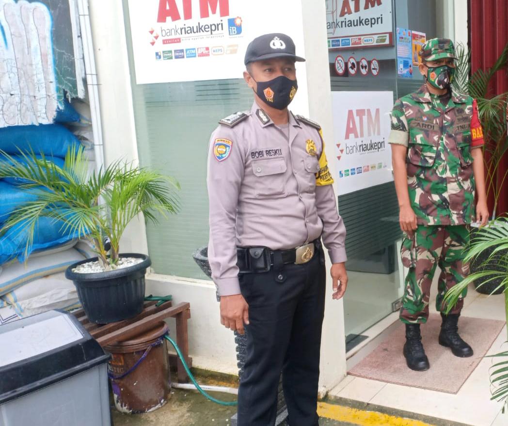 Personil Polsek Bandar Sei Kijang dan TNI Gelar Patroli di Sejumlah Obvit 