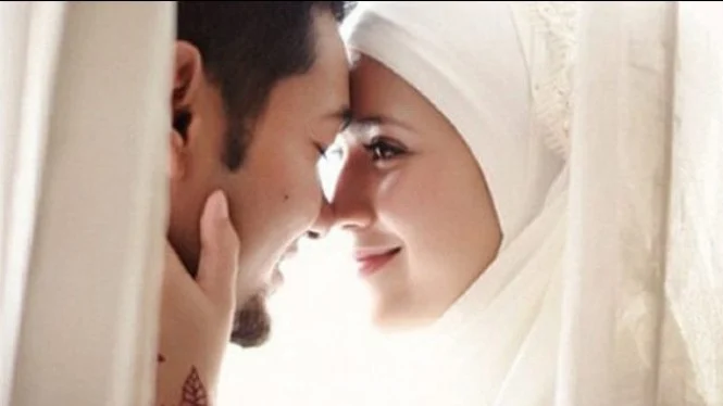 Manfaat Luar Biasa Senyum Istri untuk Suami