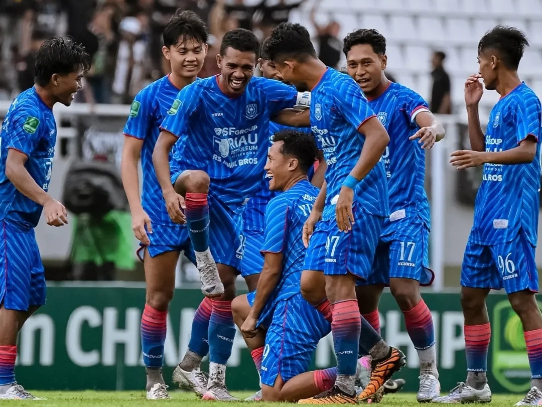 Taklukan Sriwijaya FC, Aji Santoso Sebut Hujan Untungkan PSPS