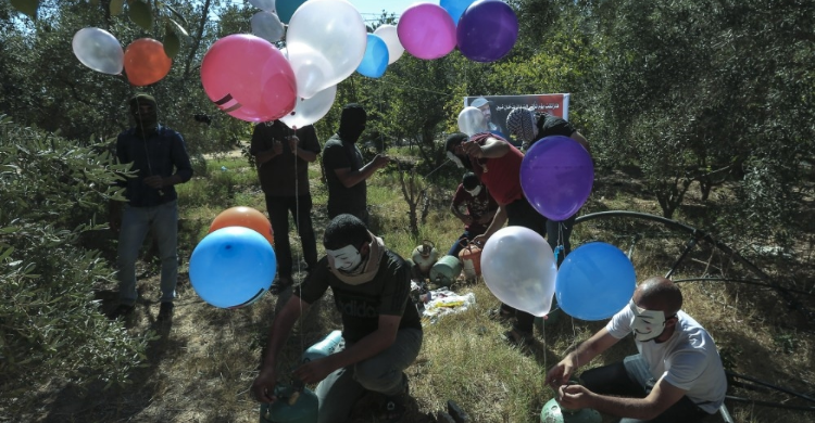Ancaman Israel Bernama Balon Pembakar dari Gaza