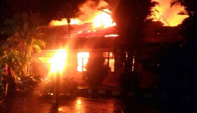 Pembakar Polres Dharmasraya Pakai Busur Api, Diduga Teroris