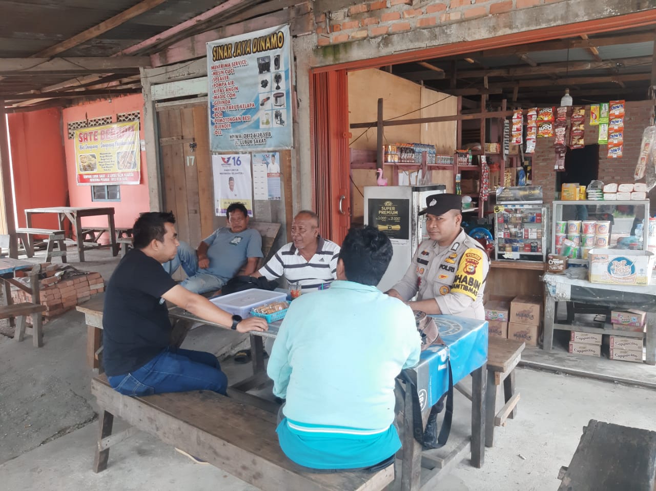 Polsek Perhentian Raja Sosialisasikan Pemilu 2024 di Desa Sialang Kumbang Melalui Cooling System