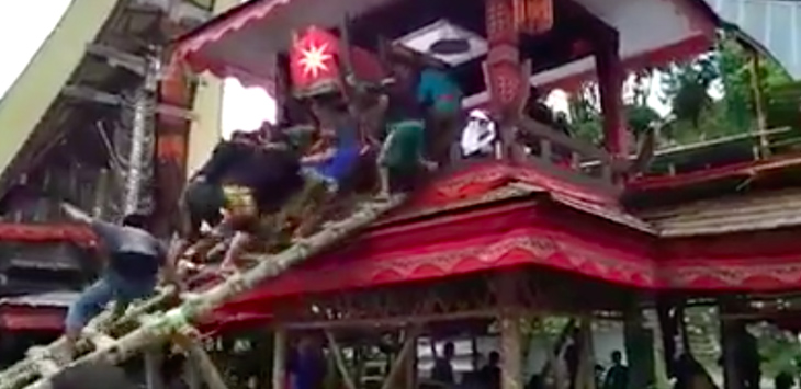 Ngeri! Anak Tewas Tertimpa Jenazah Ibu