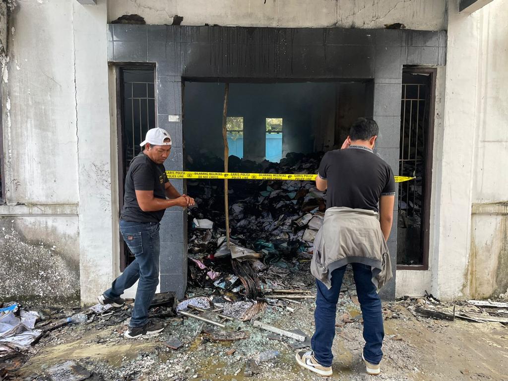 Kantor KPPN Pekanbaru Dilalap Sijago Merah, 5 Mobil Pemadam Dikerahkan Jinakkan Api