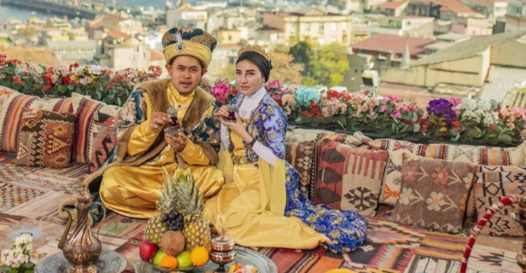 Netizen Sebut Foto Juragan 99 Mirip Logo Mie Instan