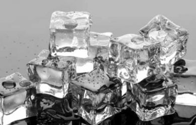 Es Batu Ternyata Bisa Bantu Kecantikan Kamu!