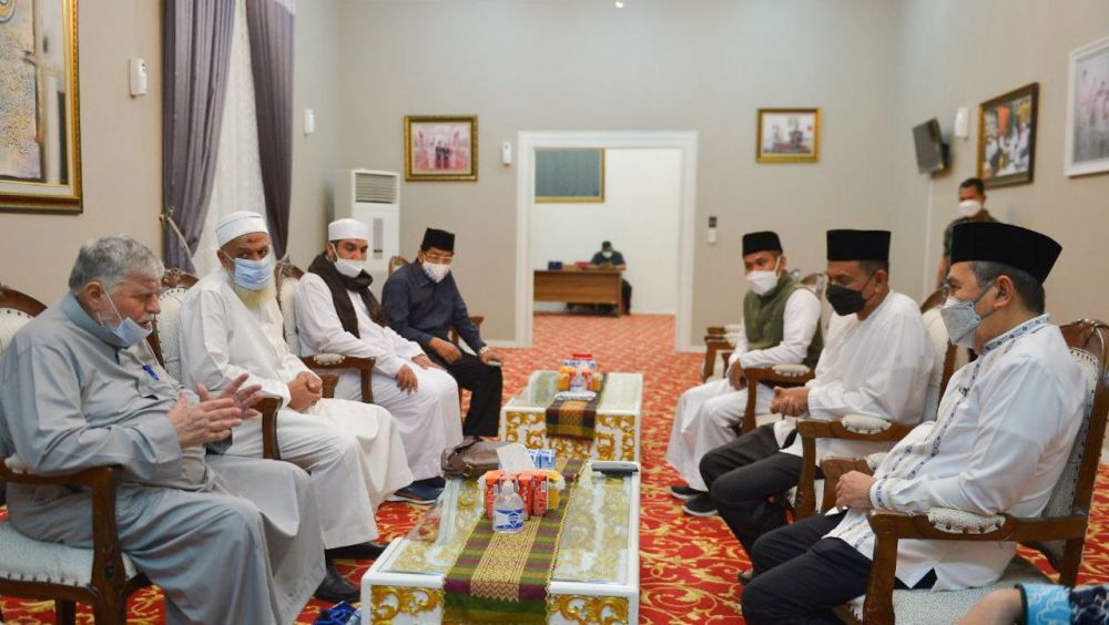 Bertemu Ustaz Dari Timur Tengah, Gubri Bahas Quran Center Riau