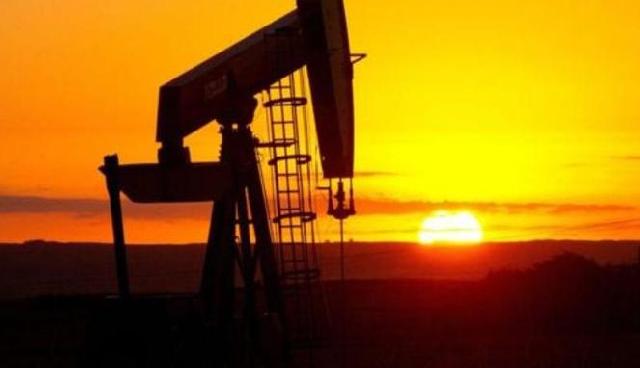 Harga Minyak Turun Sambil Menanti Hasil OPEC