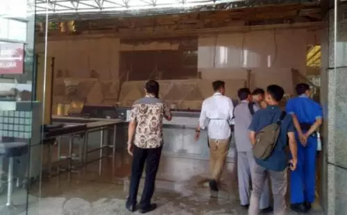 Atap BEI Roboh, Saksi: Suaranya Kayak Bom