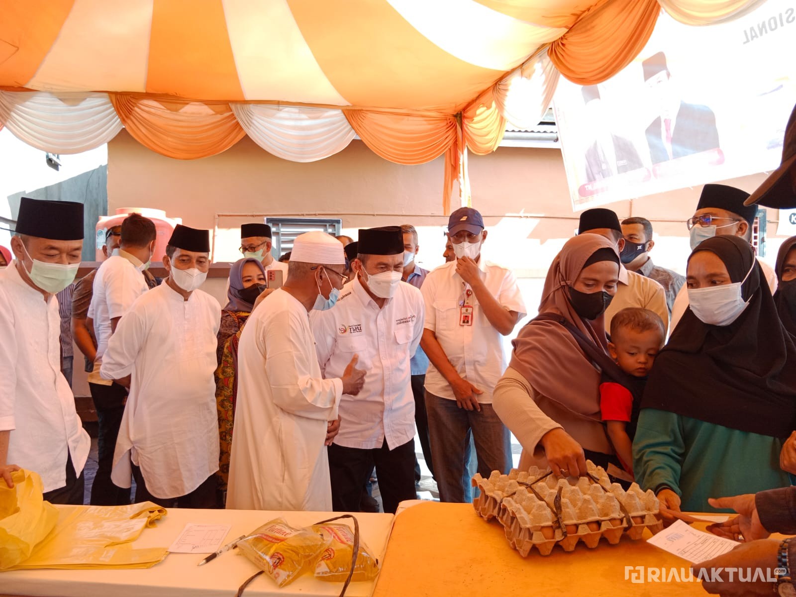 Safari Ramadhan Ke Rohil, Gubri Tinjau Pasar Murah Di Bagansiapiapi