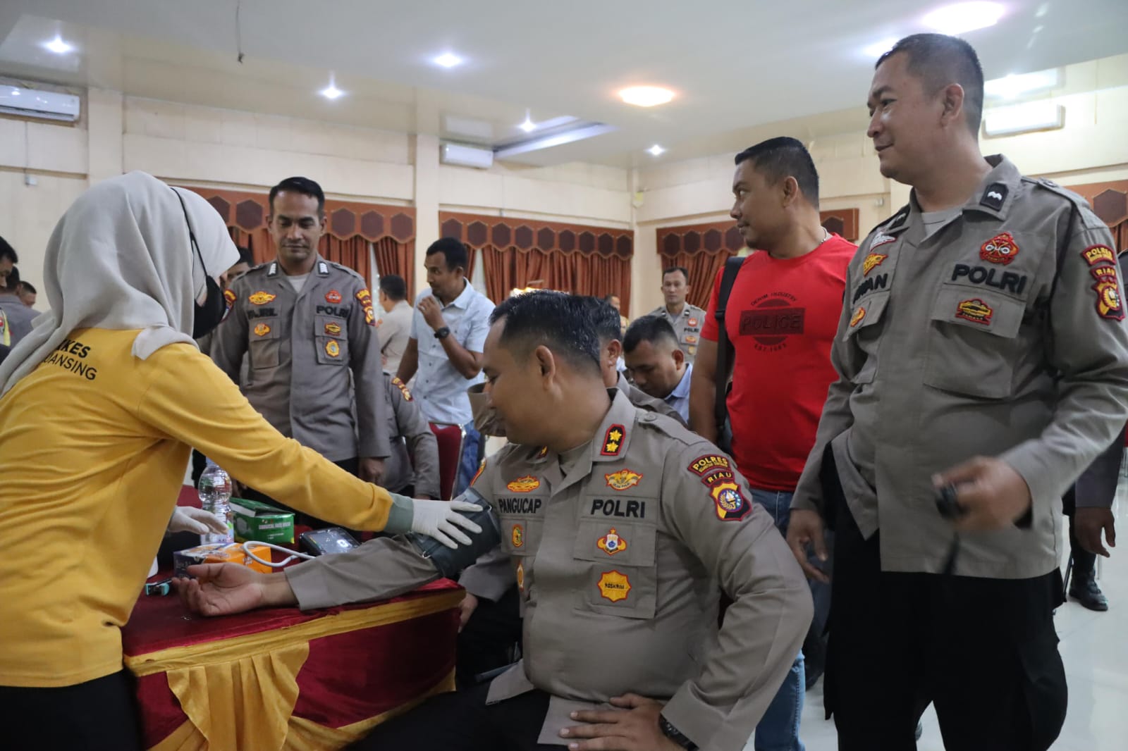 Subsatgas Dokkes Polres Kuansing Gelar Pemeriksaan Kesehatan untuk Personel Operasi Mantap Praja LK 2024