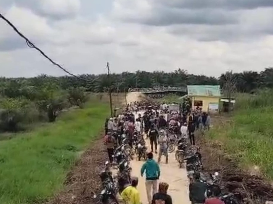 Sengketa Lahan di Inhu Memanas, Warga Sungai Raya Usir Pendatang dari Area HGU PT SBP
