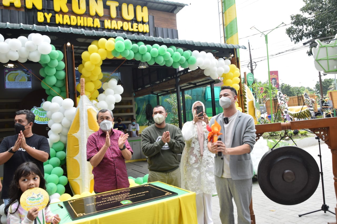 Grand Opening Durian Runtuh, Raffi Ahmad dan Gubri Syamsuar Nikmati Level Baru Makan Durian