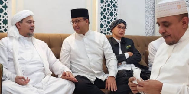 Genggaman Tangan HRS dengan Anies di Petamburan Jadi Sorotan, Sepertinya Didukung di Pilpres 2024