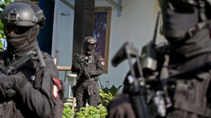 Densus 88 Amankan Diduga Donatur Teroris di Pekanbaru