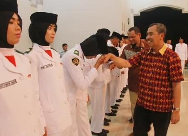 Bupati Siak Bubarkan Paskibraka 2016