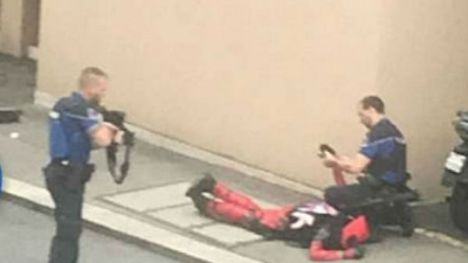 Dikira Teroris, Penggemar Deadpool Diringkus Polisi