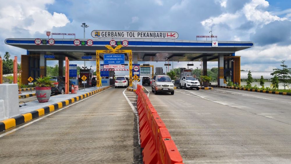 Selama Libur Natal Serta Tahun Baru, Jalan Tol Riau Banjir Kendaraan