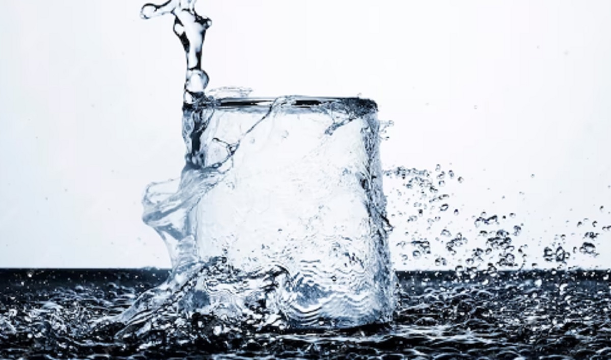 Ini 5 Bahaya Minum Air Dingin saat Buka Puasa bagi Kesehatan
