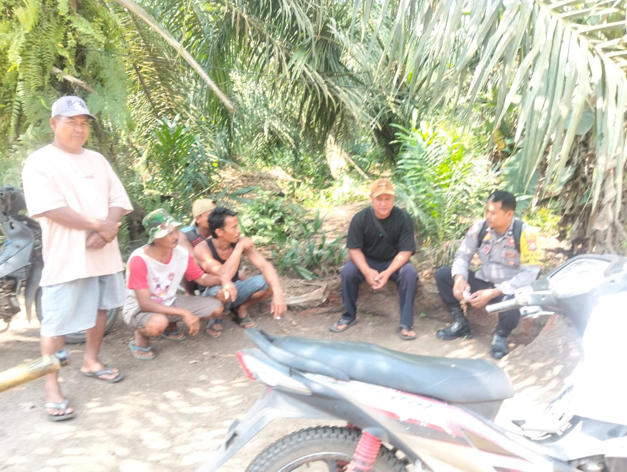 Bhabinkamtibmas Ajak Warga Sungai Manasib Aktifkan Siskamling dan Jauhi Bahaya Narkoba