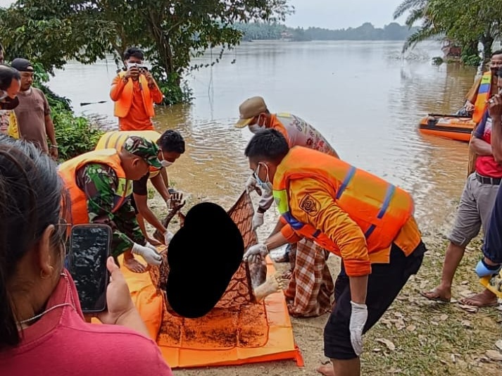 Warga Temukan Mayat Mengambang di Sungai Batang Kuantan Kuansing, Polisi: Diduga Korban Galodo Sumbar