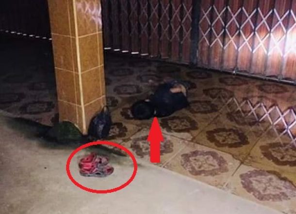 Tidur Saat Kehujanan di Teras Ruko, Posisi Sandal Bocah Ini Bikin Warganet Terharu