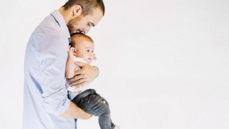Uni Emirat Arab Kini Berlakukan Cuti Ayah