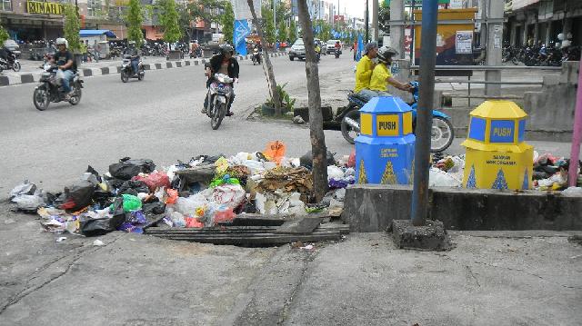 Masyarakat Diminta Taati Jam Buang Sampah
