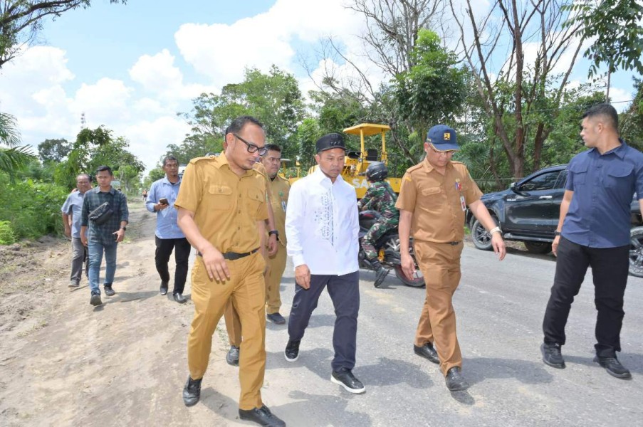 Jalan Yos Sudarso Pekanbaru Kembali Mulus, Gubernur Riau Tinjau Langsung Proses Perbaikan