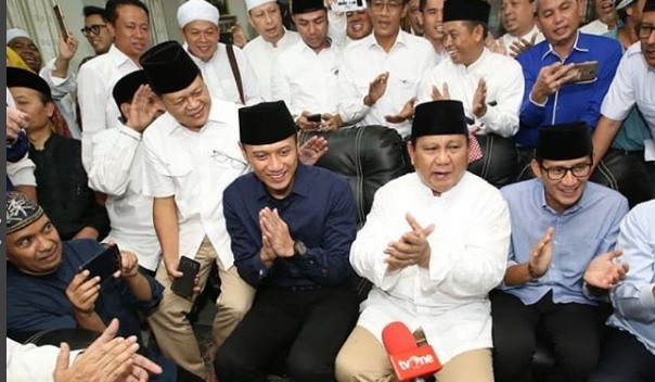 Daftar ke KPU, Prabowo Sering Ajak AHY Foto Bersama-sama Sandi, Ternyata Ini Alasannya
