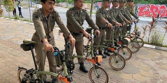 Heboh Video Satpol PP Patroli Gunakan Sepeda Brompton Seharga Rp90 Juta