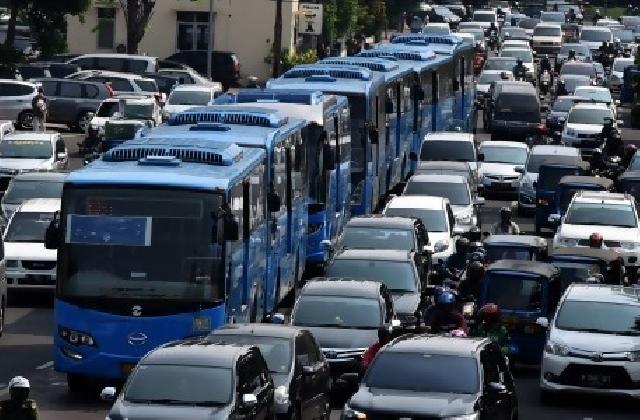 Transjakarta Jangan Mentang-Mentang Punya Duit 'Bunuh' Metromini Dkk