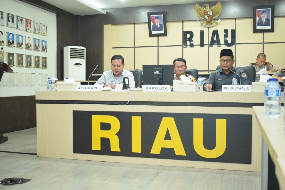 Ciptakan Pilkada Damai, Bawaslu, KPU dan Polda Riau Undang UAS Pada Acara Tabligh Akbar 