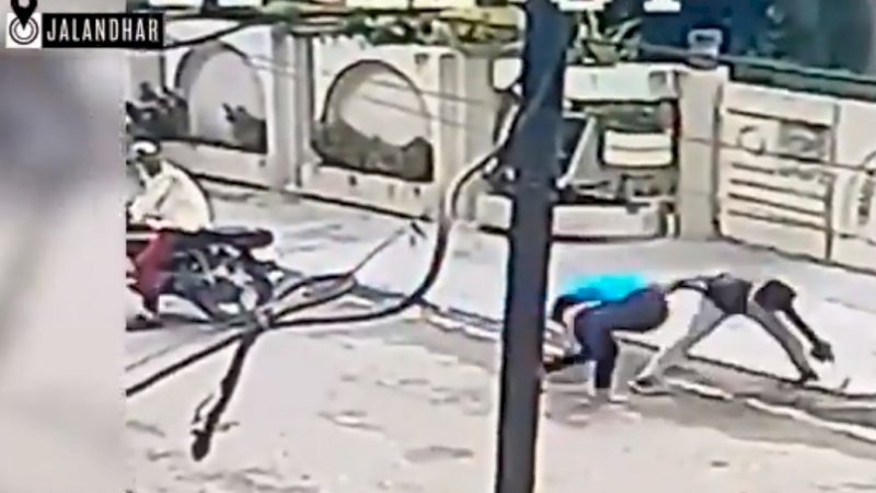 Apes! Pria Berboncengan Jambret Gadis di Jalan, Korbannya Ternyata Jago Taekwondo