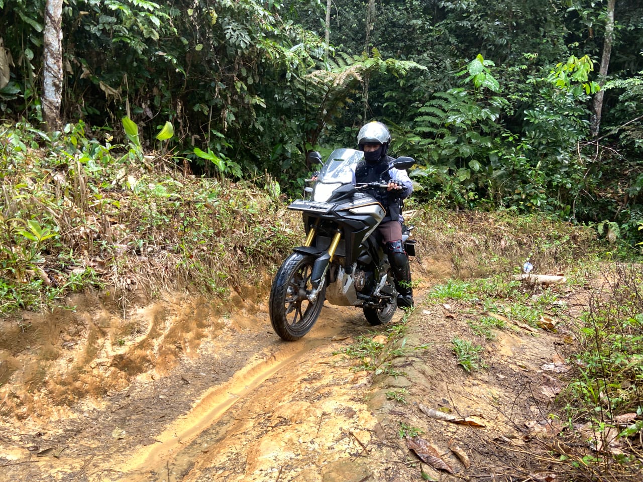 Honda CB150X Bawa Komunitas Honda Eksplore Wisata Pedalaman Kampar