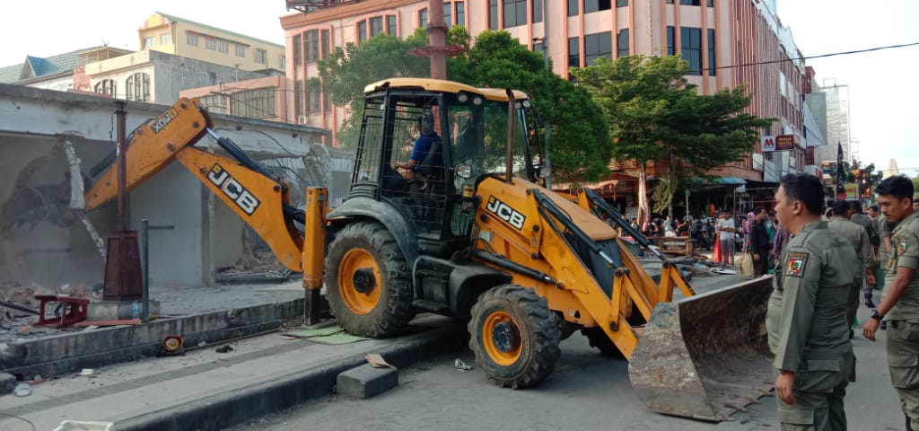 Beres di Hos Cokroaminoto, Pembongkaran Lanjut di TPS Jalan Jenderal Sudirman