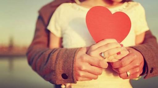 Sebaiknya Jangan Pamer Pacar Baru Depan Mantan, Ini Buktinya