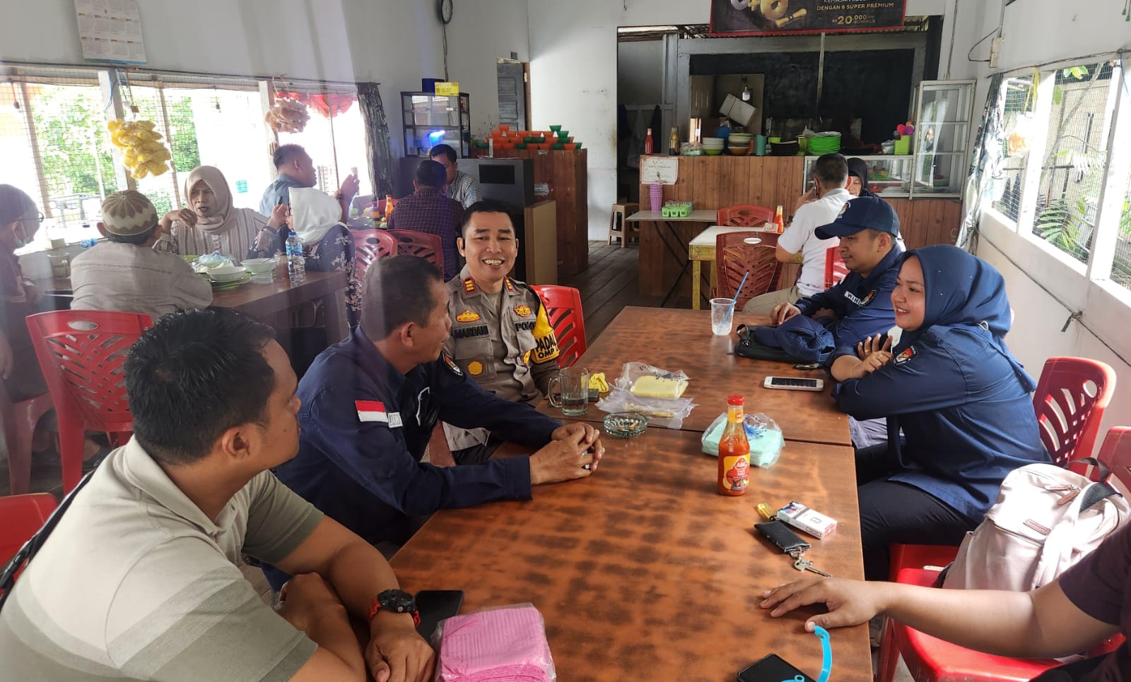 Kapolsek Kempas dan Ketua PPK Gelar Sarapan Bersama, Bahas Persiapan Pencoblosan