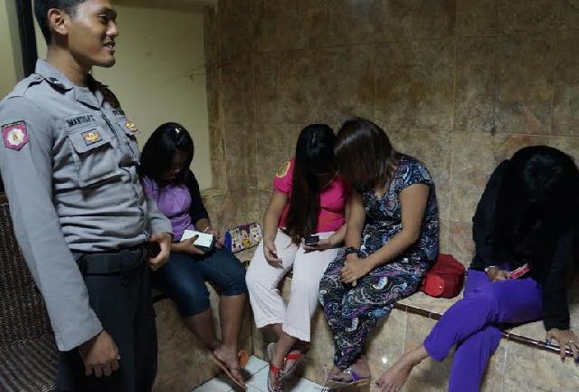 Polsek Sei Apit Amankan Miras dan PSK