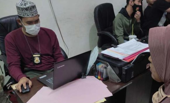 Ngeri, Suami Masukkan Ulekan Cabe ke Kemaluan Istri Siri