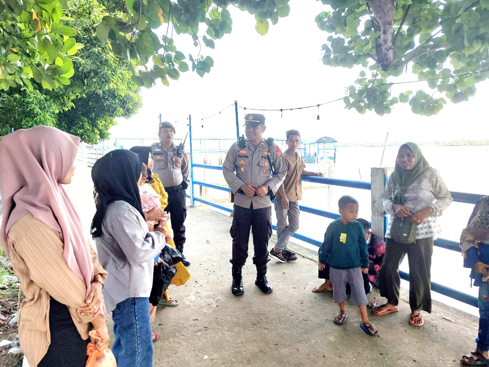 Ciptakan Pemilu Damai Ramah dan Humanis, Iptu Fauzan Sapa Masyarakat di Pelabuhan Tembilahan