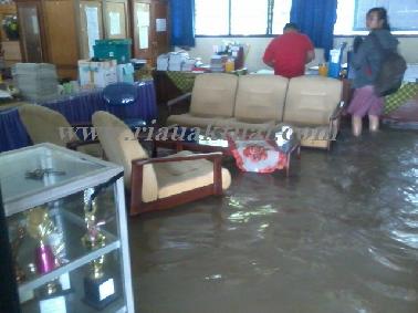 Jelang Ujian Sekolah, Gedung SMPN 21 Pekanbaru Banjir