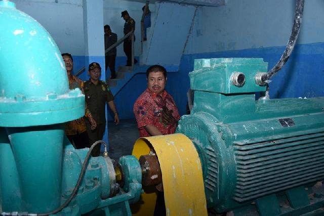 Tinjau Proyek Sarana PDAM, Bupati Bengkalis Ungkapkan Kekecewaan